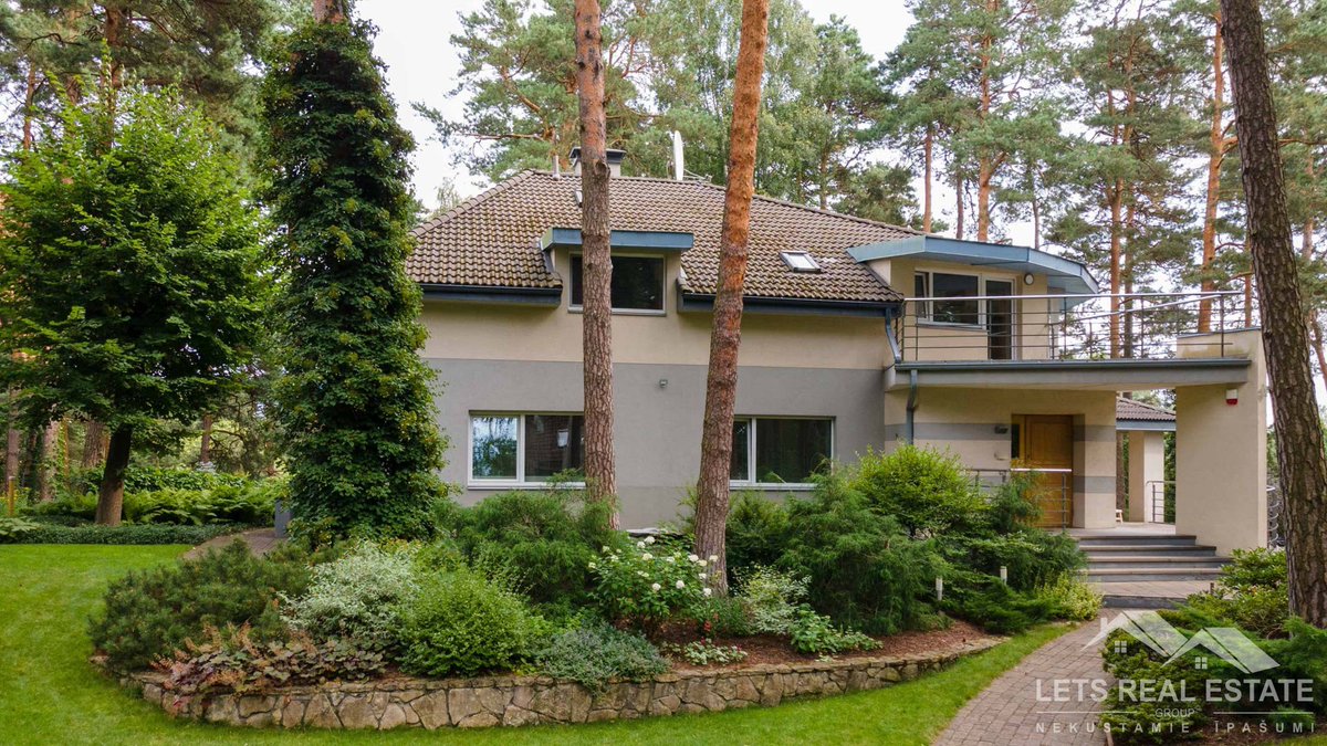 LetsRealEstat's tweet photo. PĀRDOD: 453 m² māja, 2422 m² zeme, Bernātu iela 8, Mežaparks, Rīga, Latvija.
Cena: 850000 EUR
Links: https://t.co/1HXRU0AkMt
Lets Real Estate Group SIA
Tālr.: +37120016507 | +37120032417
E-pasts: info@lregroup.lv
Mājas lapa: https://t.co/OHSTgngY4l https://t.co/pMuSmSNDP9
