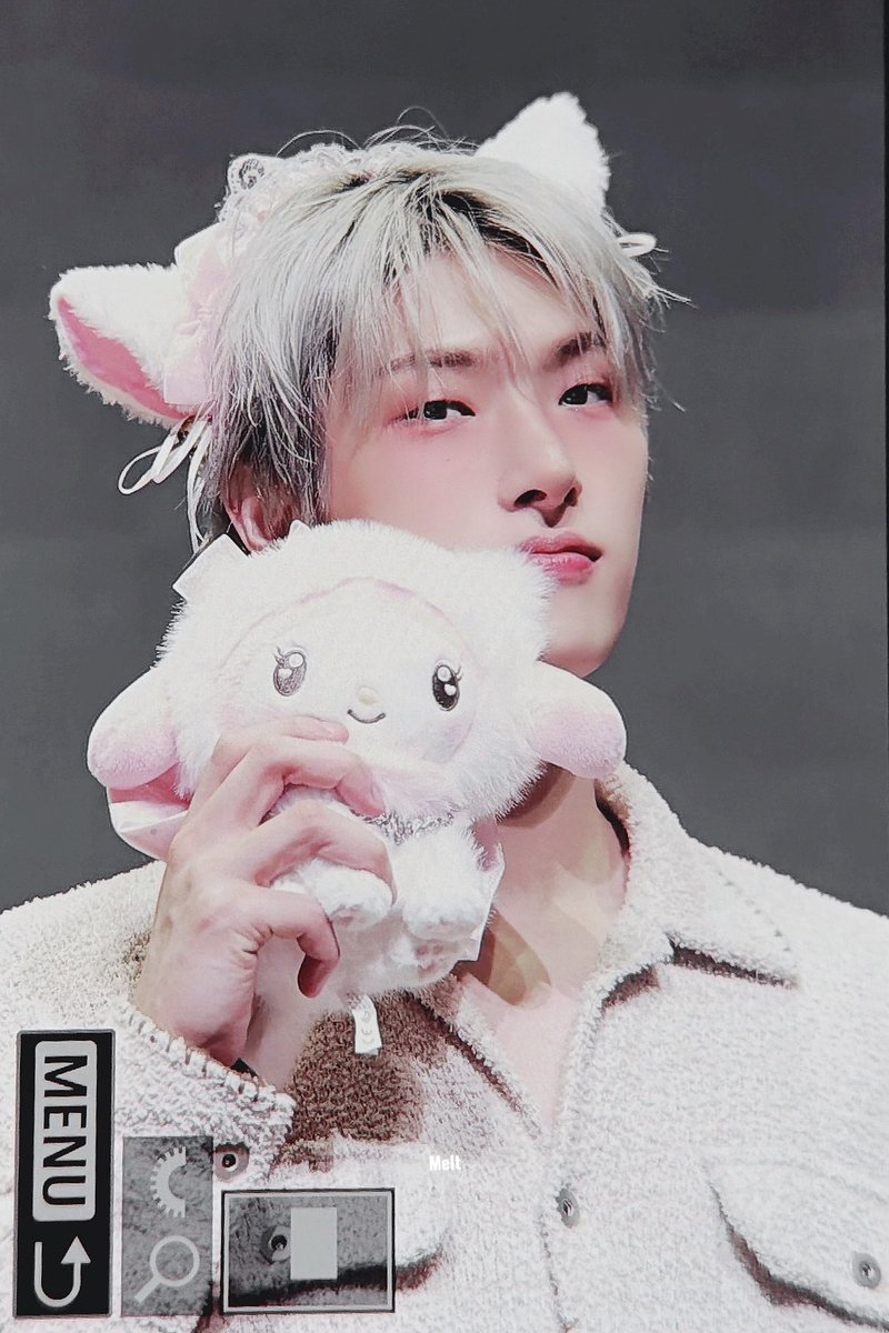 𝐌𝐞𝐥𝐭 tweet media