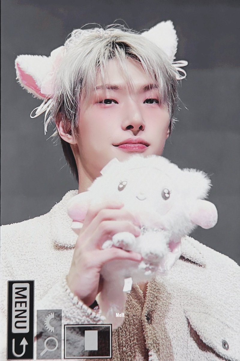 𝐌𝐞𝐥𝐭 tweet media