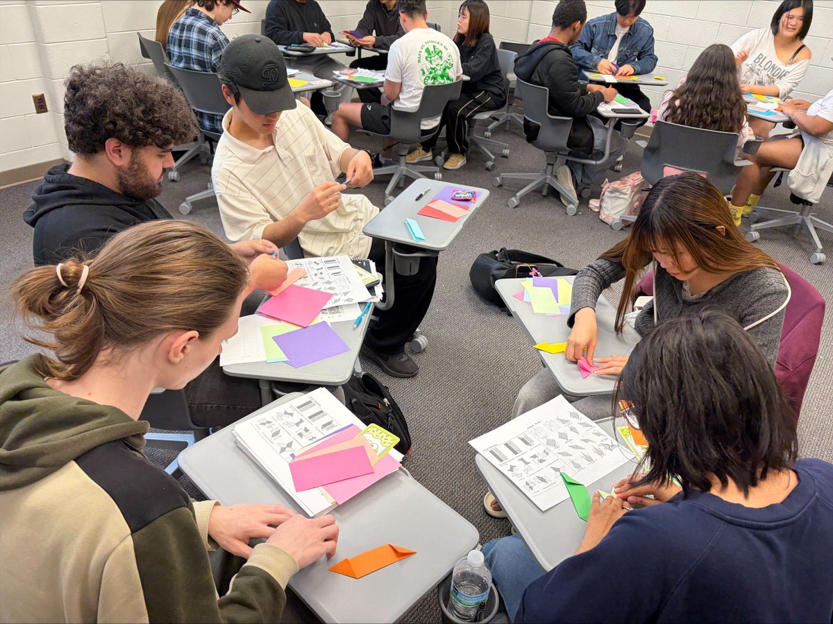 MCL_VSU's tweet photo. A huge thank you to our Japanese instructor, Mrs. Asuka, for organizing this cultural exchange. Her 1002/2002 students &amp; Japanese international students spent the day folding origami cranes and shuriken as gifts for our guests. ✨

#JapaneseLanguage #CulturalExchange #VMS https://t.co/NdO3MlA3p1