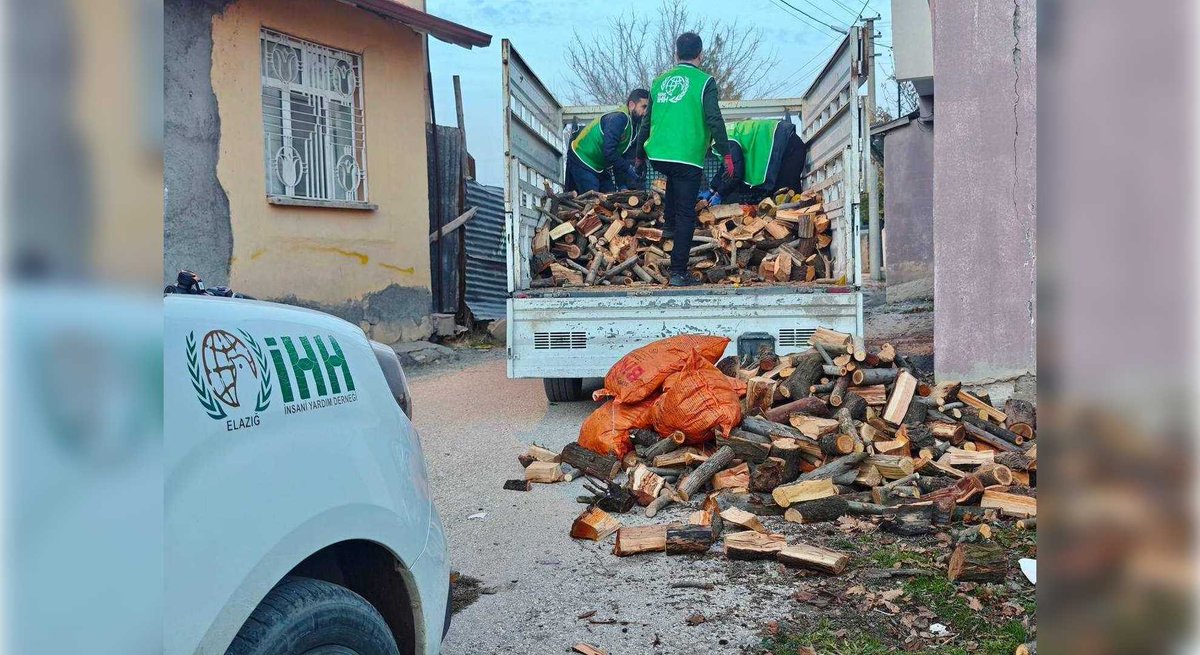 insani_yard's tweet photo. İHH Türkiye'de 4 bin çocuğa bot ve mont dağıttı. 🥼🥾

➡️ İHH İnsani Yardım Vakfı, 2026 yılı yurt içi kış çalışmaları kapsamında 26 ilde kapsamlı bir yardım faaliyeti gerçekleştirdi. Çalışma çerçevesinde 4 bin çocuğa mont ve bot dağıtıldı. Ayrıca, 1200 aileye de nakdi destek verildi.

🔗 @ihhinsaniyardim