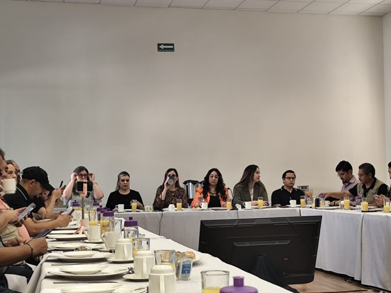 Capacitan a reporteros en perspectiva de género -  pausa.mx/capacitan-a-re…