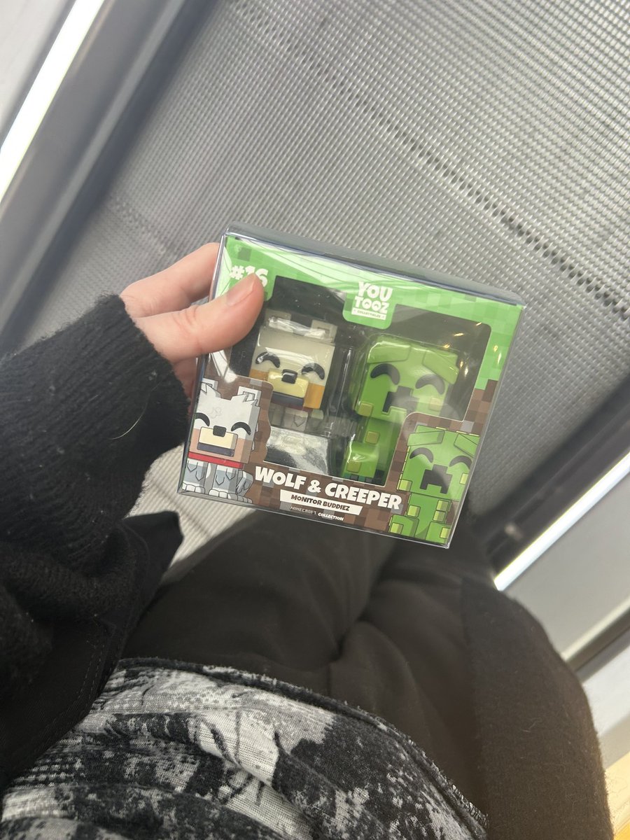 isaure ཐི༏ཋྀ tweet media