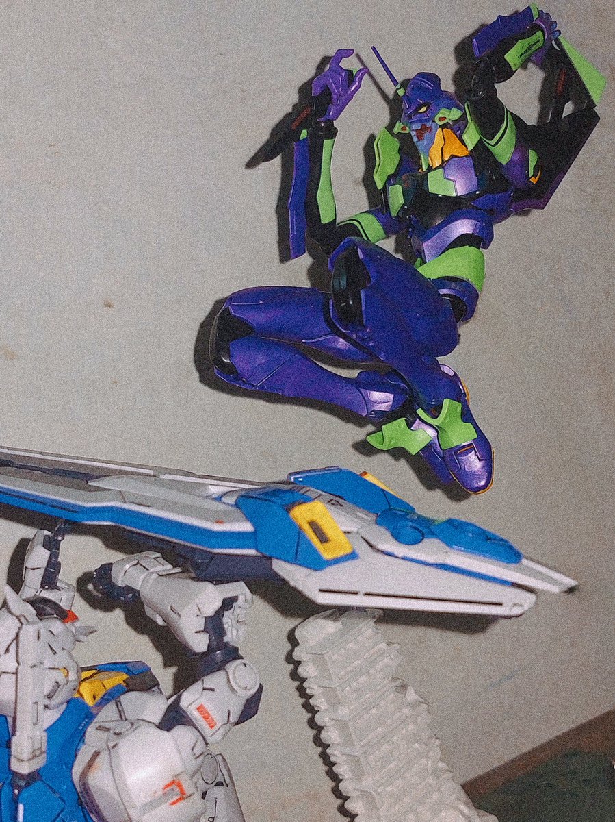 The knee thingy fall off all the time