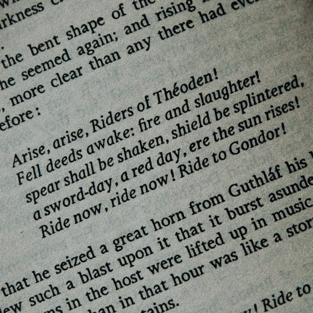 myelessar's tweet photo. happy tolkien reading day 🩷 https://t.co/DjRVDVSInM