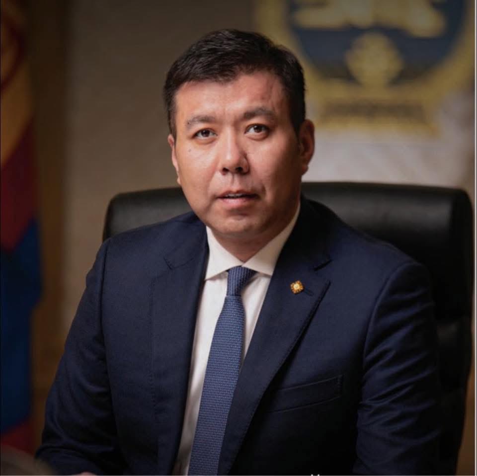 Нүүрснийхэн Жэнкогийнхон Энхбаяраас үхтлээ айж, сандарч байна, бүр үймэлдэж байна. Энэ өндрийг ХЗДХ-ийн сайдаар томилсон нь үнэхээр зөв томилгоо байжээ!