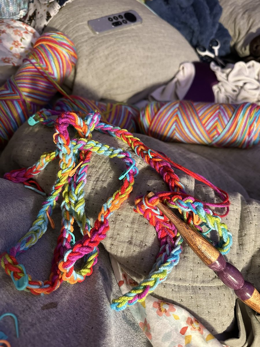 chefbuggaray's tweet photo. @theelysemyers I saw your video about how to start a three ply blanket the other day, and I started one last night. Thank you for helping me believe I could do it! https://t.co/ltf006b8FM