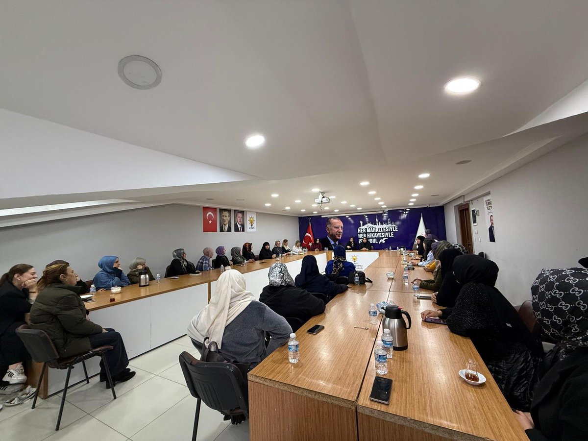 Başkanımız <a href="/haticetasht/">Hatice Taş</a>'ın başkanlığında, İl Koordinatörümüz <a href="/ezgiazakli/">Ezgi Azaklı</a>'nın katılımıyla Genişletilmiş Yönetim Kurulu Toplantımızı gerçekleştirdik.

“Birlik ve dayanışma içinde, hedeflerimize emin adımlarla ilerliyoruz.”

📍AK Parti Zeytinburnu İlçe Başkanlığı
🗓 25.03.2026