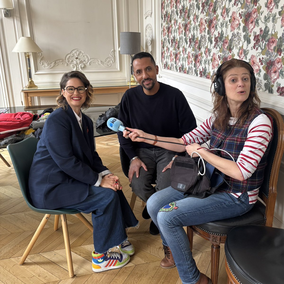 M6pro's tweet photo. Vos couples préférés #ScènesdeMénages 
En direct de @ici_nord 
Au festival de Séries Mania !

Merci @FestSeriesMania 
Avec @ElodiePoux #MajidBerhila et #AnneElisabethBlateau #DavidMora 

#SDM tous les soirs du lundi au vendredi à 20h35 sur @M6 https://t.co/bLVcQWeEy8