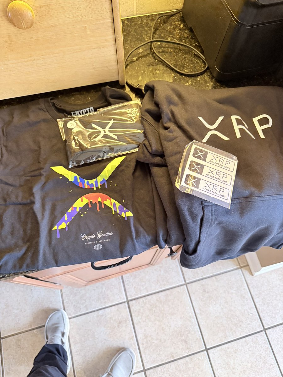 diamond_handler's tweet photo. @CryptoGoodiesX  my package just arrived. Let’s goooooo https://t.co/u5eEKY9nA1