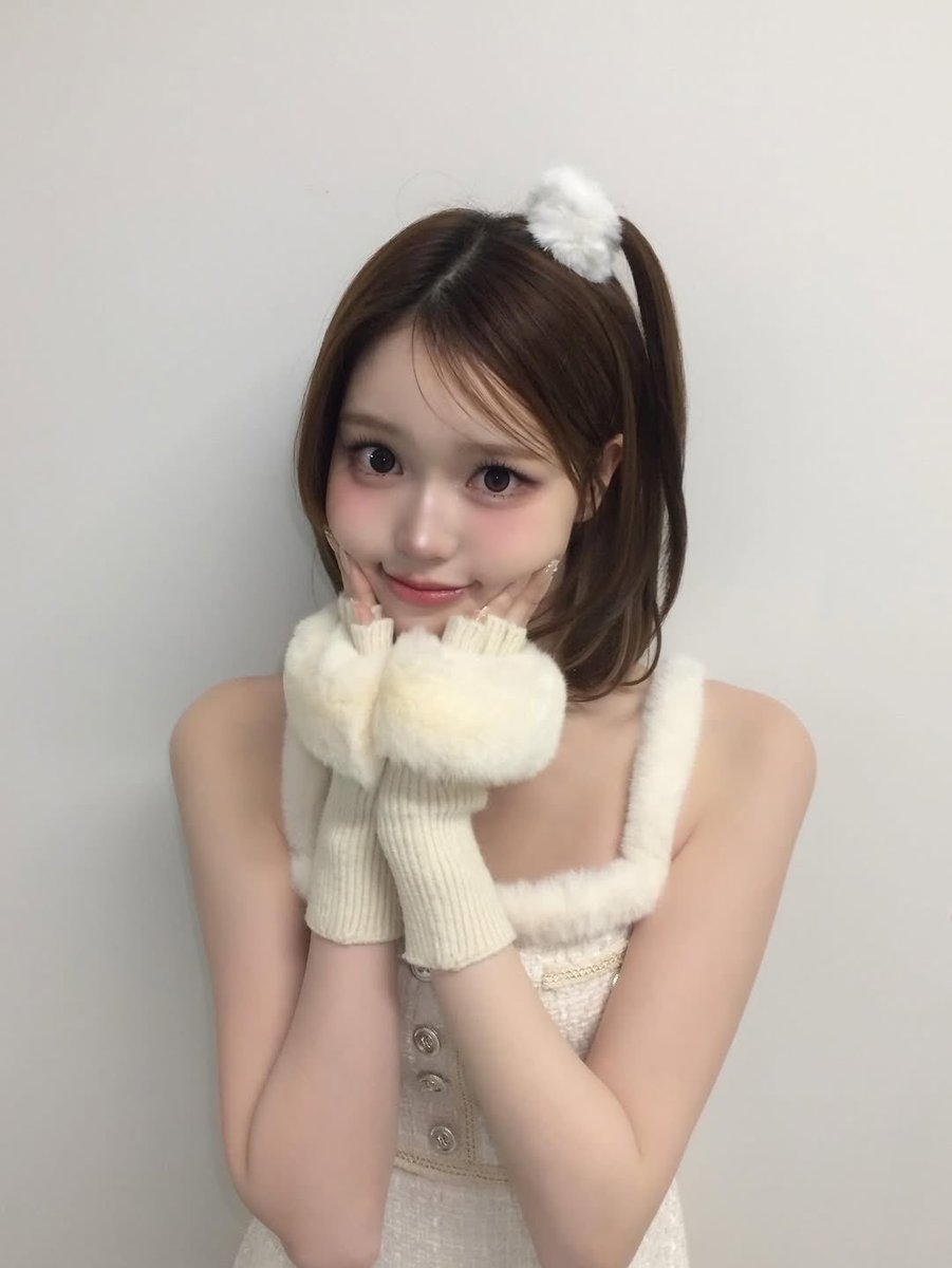 αყɳα tweet media