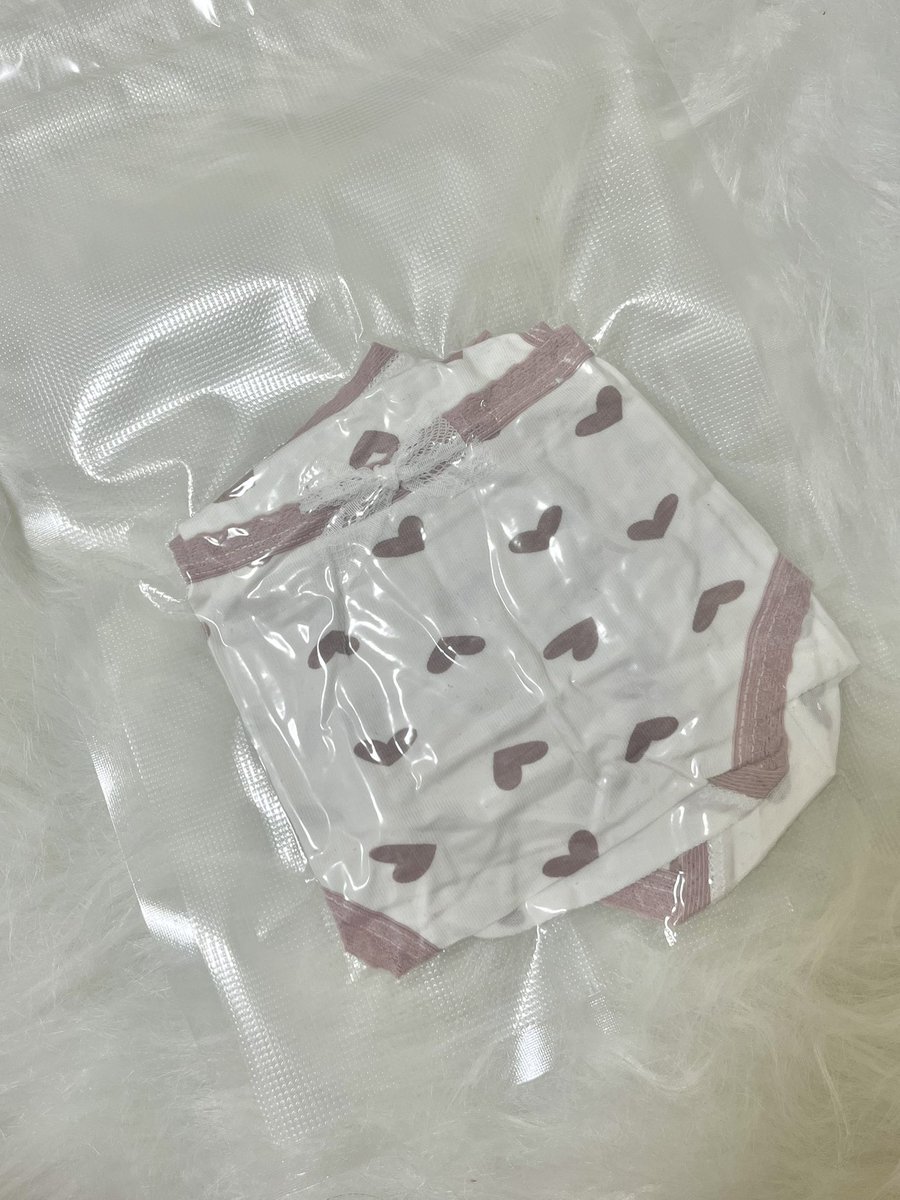 gulingyng23's tweet photo. 今天的出貨紀錄
是最近的新客人又回購
客人是第一次購買就跟我買
沒想到馬���又回購了

今天帳號也突然多了幾個追蹤跟私訊是以前很早期的舊客人
看到舊客人又找到我了很開心😭

這個帳號終於有點點起色了
不然以前隨隨便便都有幾千或破萬流量
突然歸零重新經營看著這流量覺得很淒涼

#原味內褲 https://t.co/sRsre7cXeJ