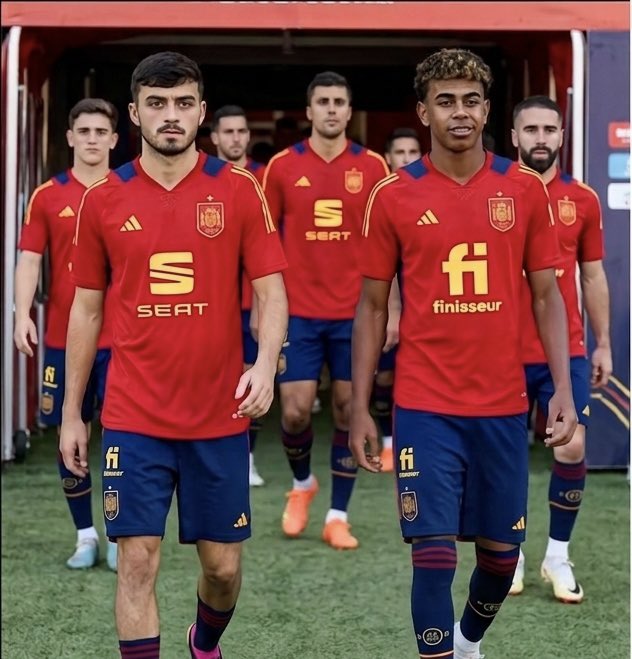 موها tweet media