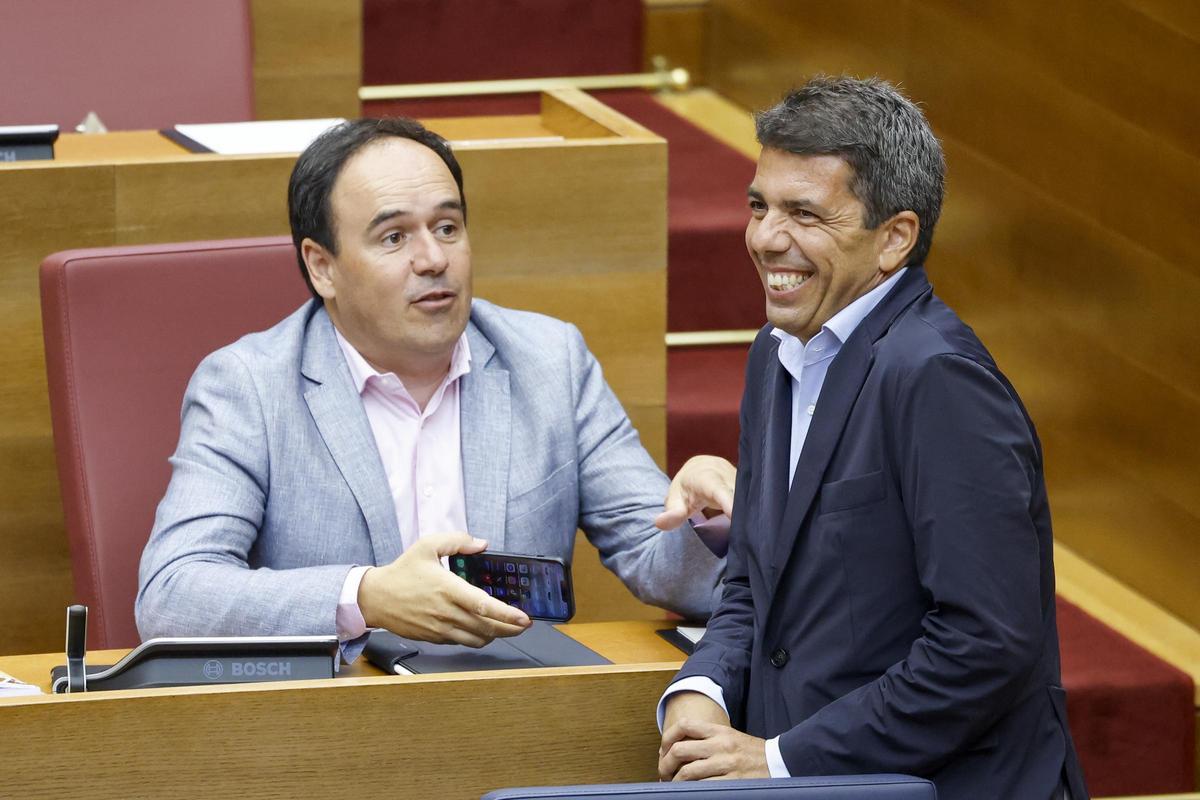 Cada vez que se hable del puesto de la pareja de Pérez Llorca con el sueldo duplicado, recordad que este tipo también premió a Carlos Mazón con un cargo en una comisión de Les Corts y más de 8000 euros extra al año.

En 2027, revirtamos esta penosa e insultante situación.