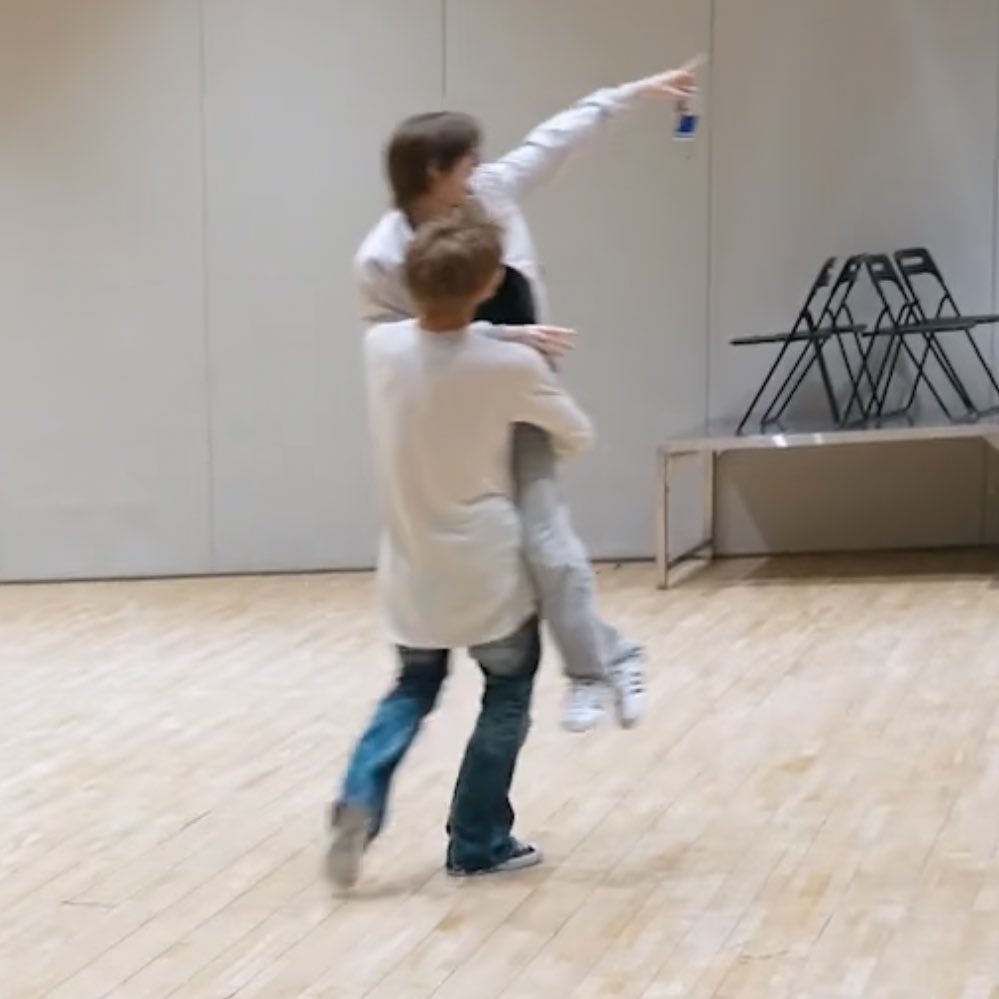 술취한김즈훈수거해가는것같기도하고