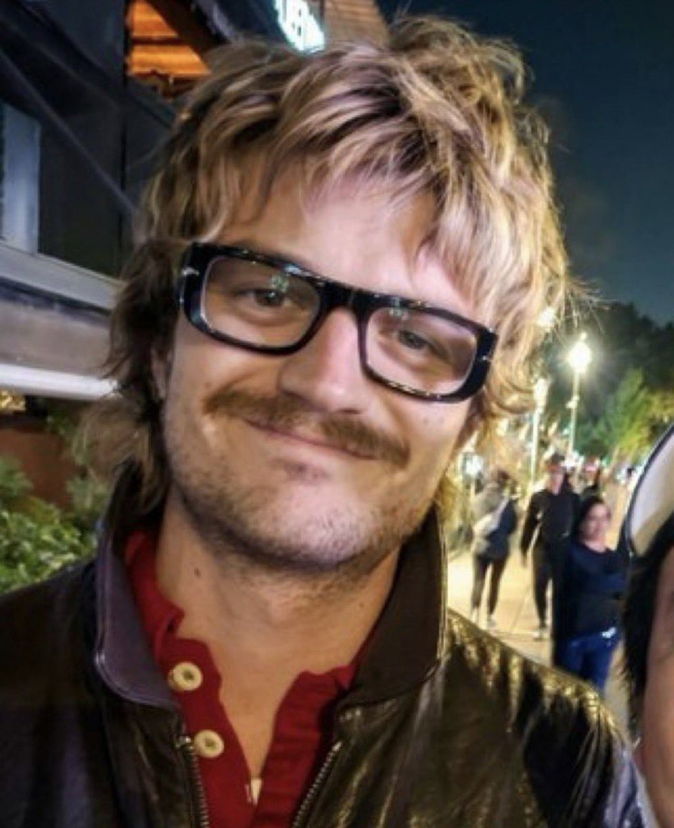 em on djour🎱🕸️ tweet media