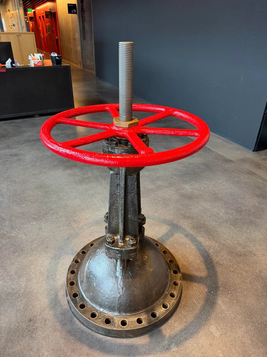 Skins.com tweet media