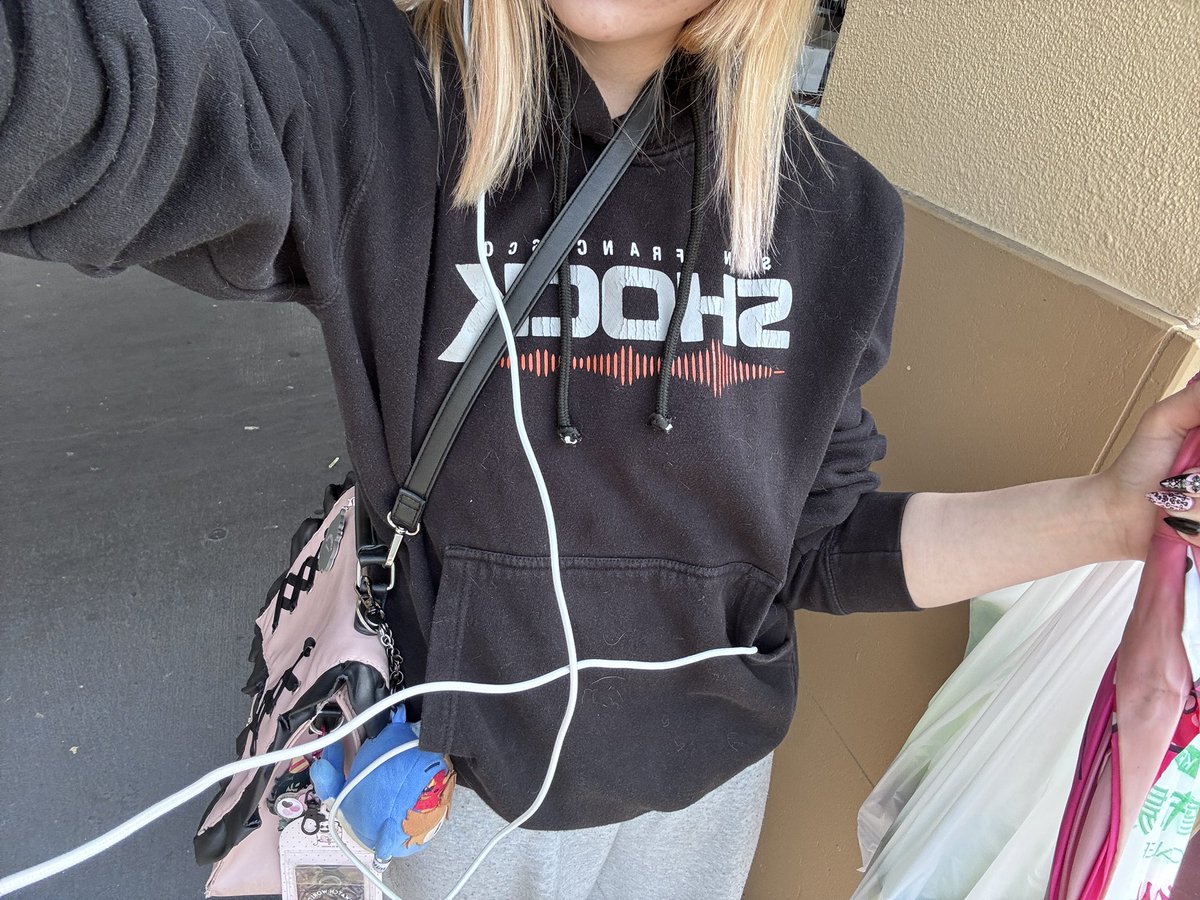 skynyster tweet media