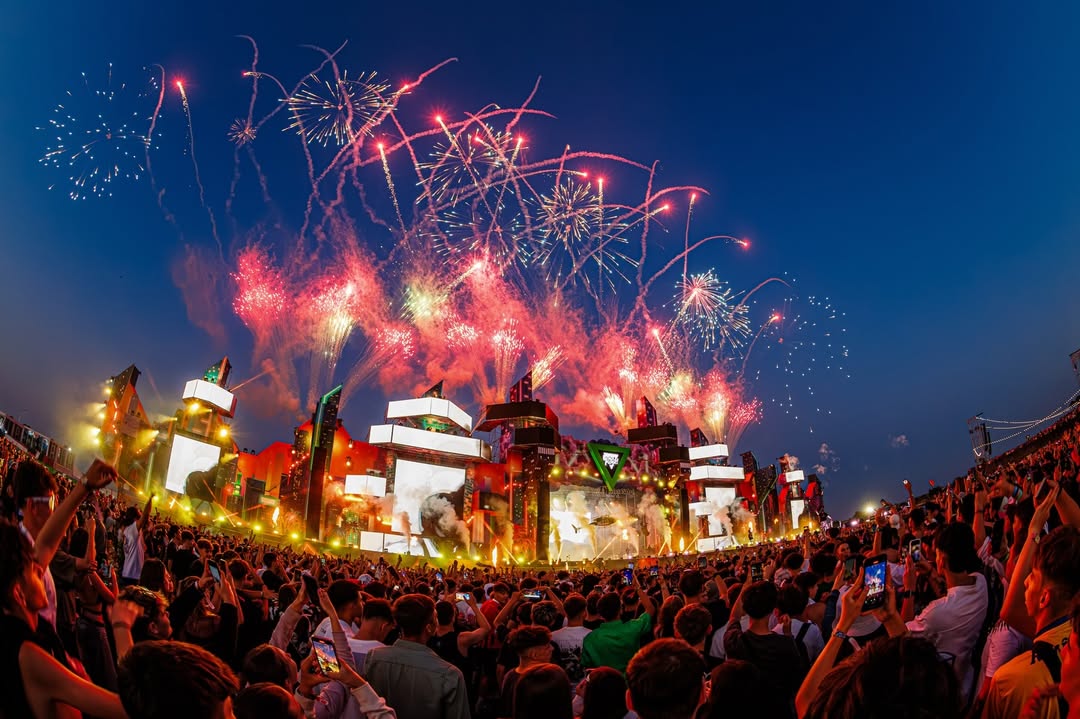 Beach, Please! tweet media