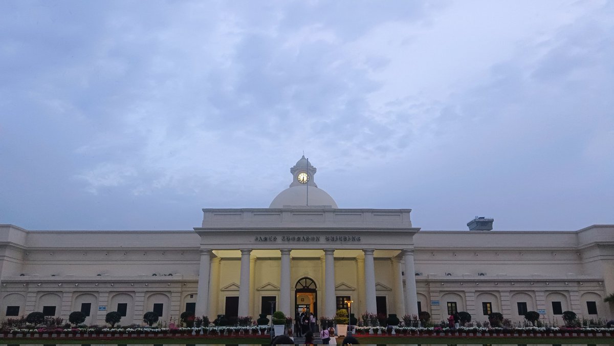 kpayal12723's tweet photo. " Evening Calm at Indian Institute of Technology , Roorkee 🌆✨ "
#IITRoorkee
#IconicCampus
#EngineeringLife
#EveningAesthetic
#NatureAndArchitecture
#HistoricBuilding
#SkyLovers https://t.co/q5ruaXDZnD