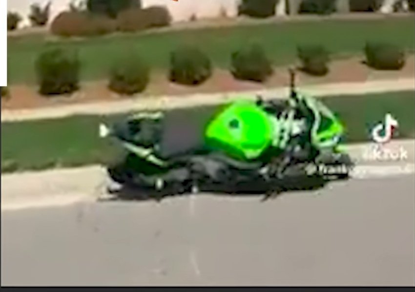 Lally305's tweet photo. @JolythNOLA @YazzyYee @TMZ Not a dirt bike https://t.co/H2yzVBBbtm