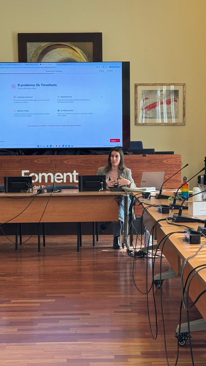 LaureaFolch's tweet photo. #FomentIALabs | Avui, a @FomentTreball, hem posat en marxa Foment IA Labs, un nou espai que neix amb la voluntat de crear punts de trobada entre #equips, generar #converses, compartir #experiències i, sobretot, fer visible com la intel·ligència artificial ja està ajudant a #transformar la manera com treballem.
En aquesta primera sessió, diferents departaments han mostrat com estan aplicant la #IA en el seu dia a dia per optimitzar esforços, millorar processos i enriquir la seva feina amb noves eines i noves mirades. Perquè la transformació digital no només passa per la tecnologia, sinó també per les persones que l’entenen, l’exploren i la converteixen en valor per a l’organització.
Gràcies a l’Alba Domingo, tècnica del departament d’Innovació, a la Silvia Samsó i la Judit Àngel, orientadores de @fomentformacio, per compartir coneixement, experiència i exemples reals d’aplicació. La seva participació ha posat de manifest que la IA, utilitzada amb criteri i orientació, pot convertir-se en una aliada valuosa per millorar la manera de treballar, potenciar l’aprenentatge i avançar amb més eficiència.
En essència, és un espai de trobada on compartir coneixement, inspirar-nos entre nosaltres i seguir impulsant una cultura d’innovació compartida, orientada a les persones i a les necesitats dels nostres equips.
A Foment del Treball entenem la intel·ligència artificial com una oportunitat per impulsar una organització més eficient, més connectada i més preparada per als reptes del present i del futur.
Això tot just comença!
#FomentDelTreball #TransformacióDigital #Innovació #ConeixementCompartit #Talent #Digitalització #Formació #AI