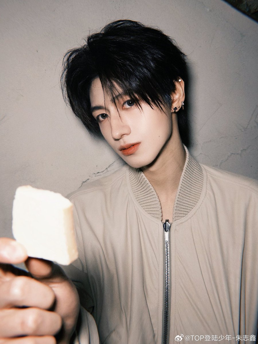MNarcisooo60055's tweet photo. 今天让我吃小面包明天就可以让我吃大奶包了骚货破洞都开到批了 https://t.co/hT81lp9FaH