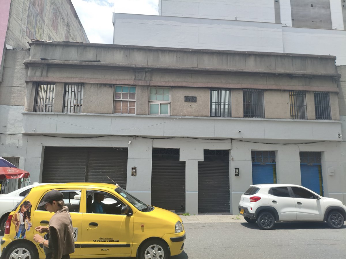soydeituango's tweet image. En el centro de la ciudad de Medellín #ElHueco dé Los pocos edificios #casas antiguas qué todavía quedan