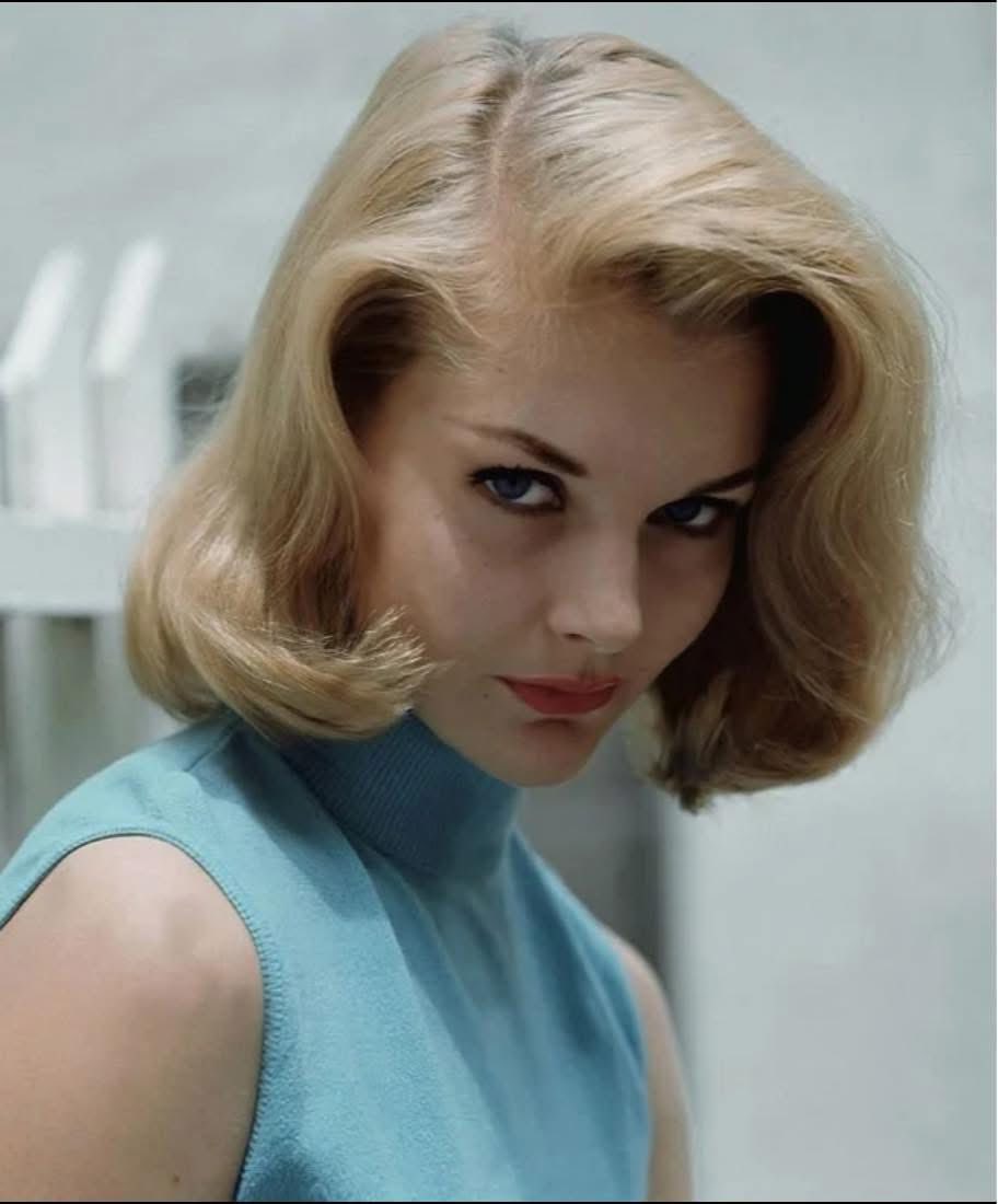 Retro Time tweet media