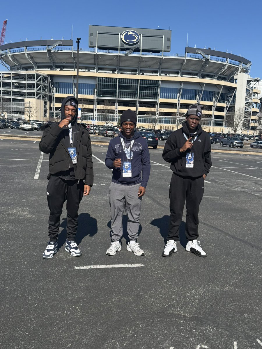 ZamaarImhotep's tweet photo. Had the opportunity visit the amazing Penn state and watch a college practice on the next level got to meet some great players and coachβs @PennStateFball @CHFlowersHigh # WeAreπ¦ #HDBGπ₯ #AGTGππΎ https://t.co/uG3lNBPER1