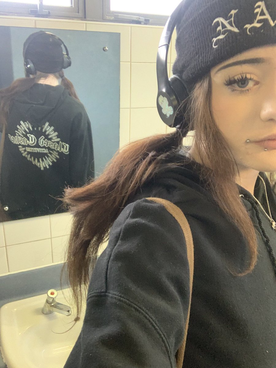 Lugubrious girl tweet media