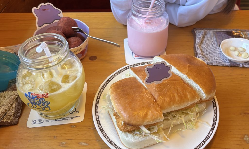meee_nyaaa's tweet photo. このあいだコメダでメタモンコラボ食べて来たんだけど…全部頼んだらお腹いっぱいすぎて苦しかった🫥 https://t.co/ehw5Ofzihn