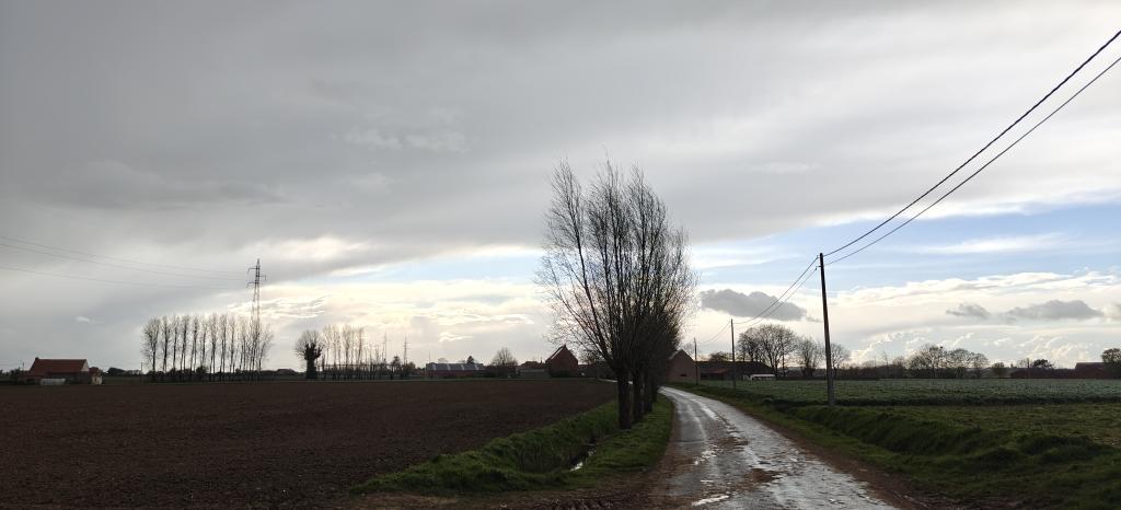 DeDebosschereD's tweet photo. Wijtschate 16u46
#vrtweer https://t.co/1vfNiQVXjF