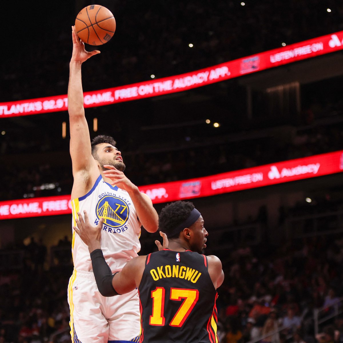 Warriors, Ömer Faruk Yurtseven ile ikinci bir 10 günlük sözleşme imzaladı.  (ESPN)