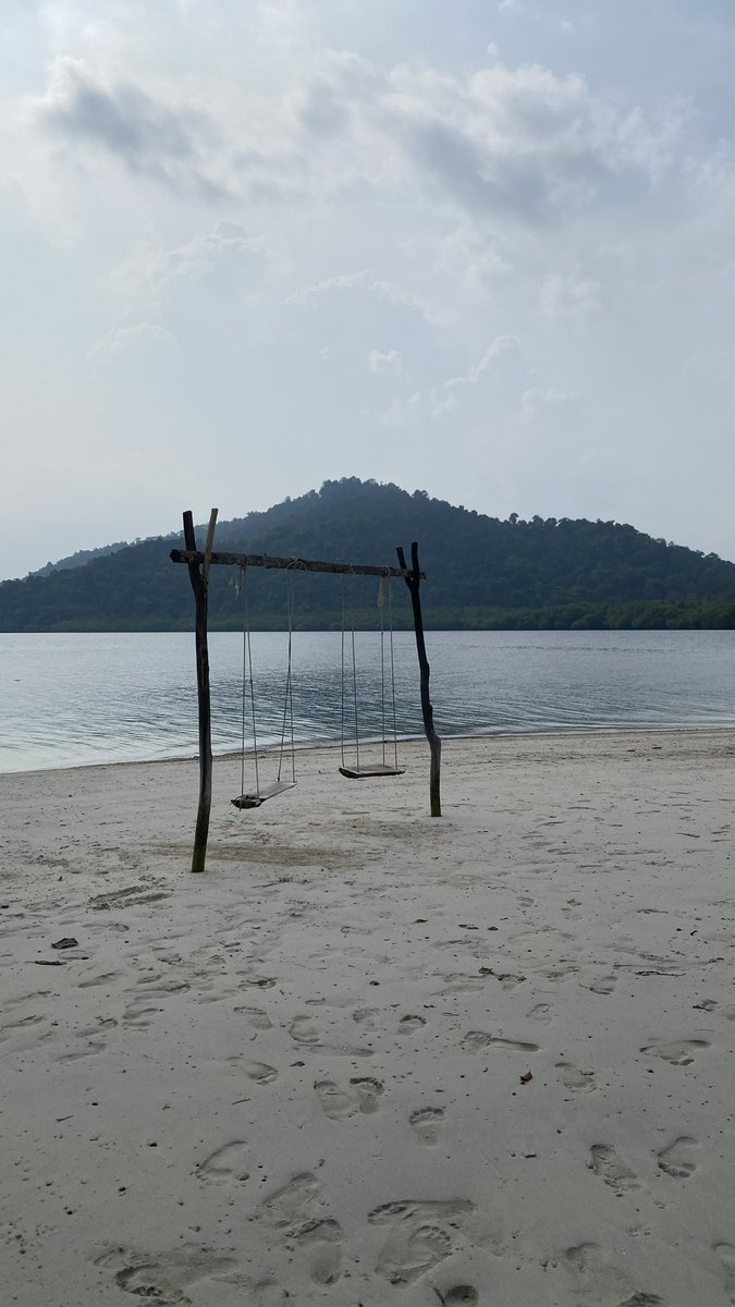 kykuu_b's tweet photo. @amanterkendaly Ada banyak karna sering kesini hehehe 
kalo ada waktu lebih bisa ke Krui, pesisir baratnya Lampung. Suasananya masih asri, sepi, tenang. Kayak Batukaras versi lebih apik dan zen✨ https://t.co/gWQ7NB3wXQ