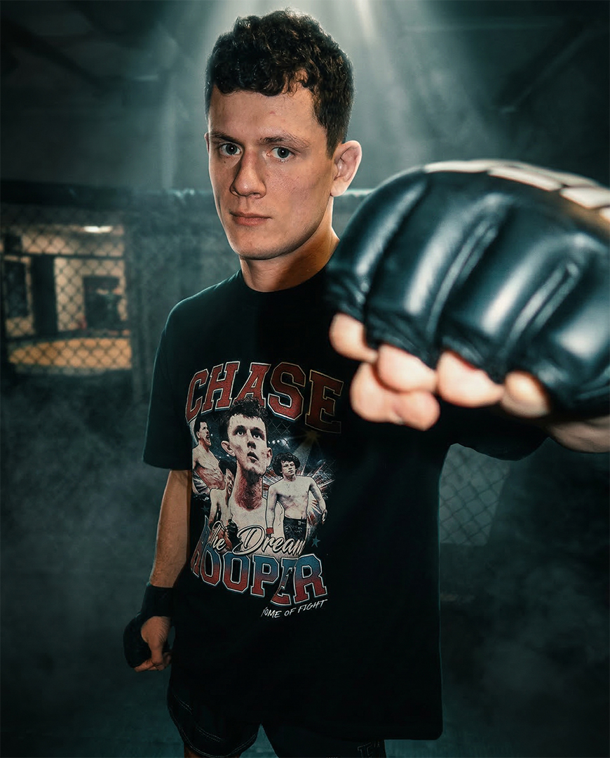 Home_of_Fight's tweet photo. 🚨 GIVEAWAY + FIGHT WEEK 🔥

We teamed up with Chase Hooper for an exclusive merch drop 👊

To celebrate his fight this weekend...

🎁 FIRST 500 PEOPLE to like this tweet will get a 10% OFF code.
Check your DMs after liking. Good luck. https://t.co/OZGD3f78rC