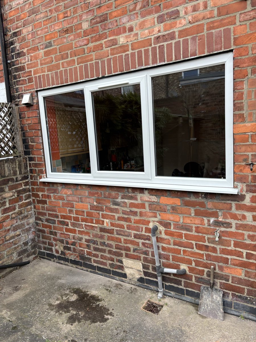 WindowSolution6's tweet photo. Before and afters of this kitchen window replacement done in #york #windowinstaller #windows #doors #repairs https://t.co/hTDdCbiNBT
