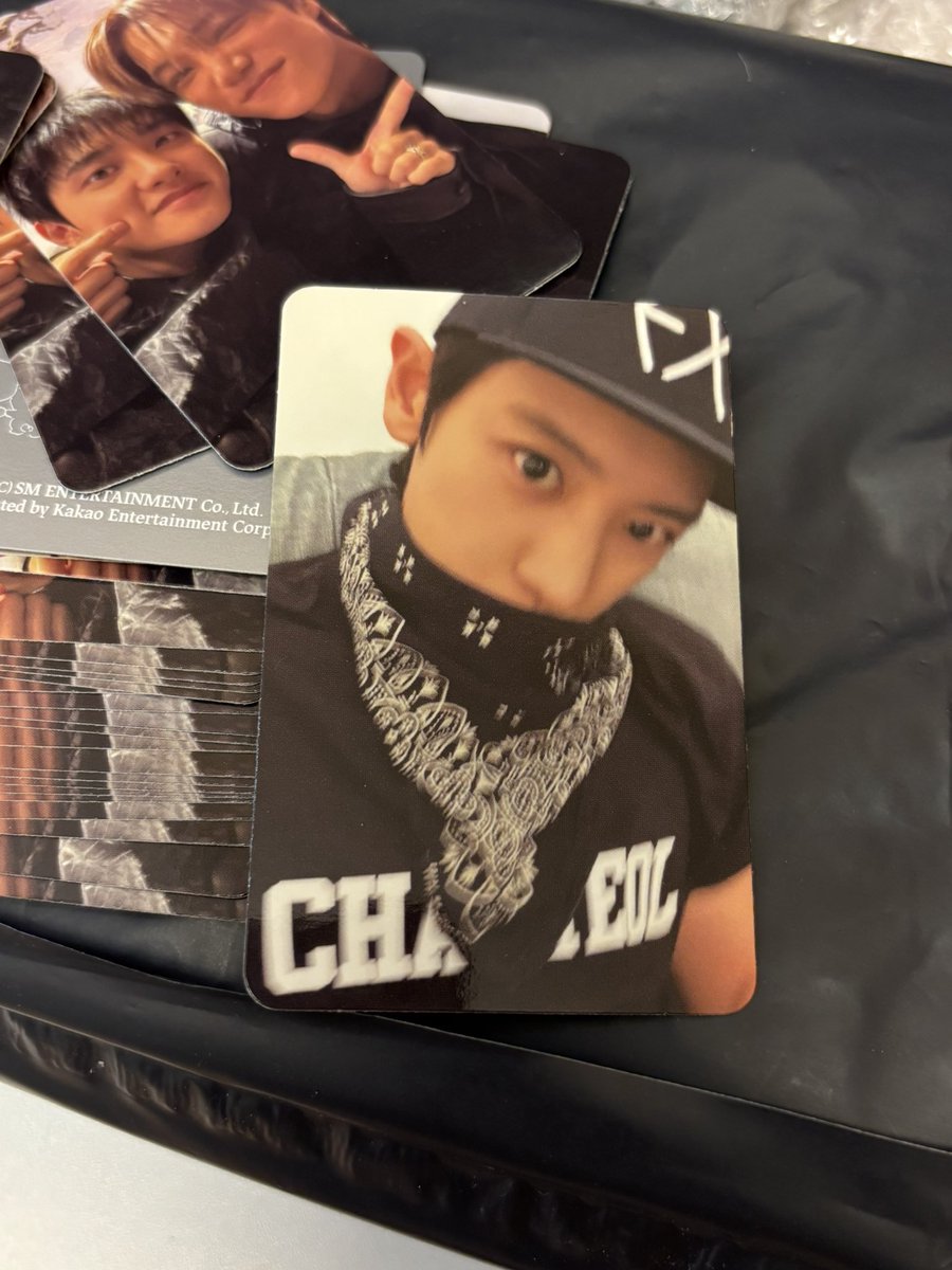 hahaha jusq ang labo pala talaga nito akala ko mata ko may problema!!! chanyeol!!!!!! 🤣