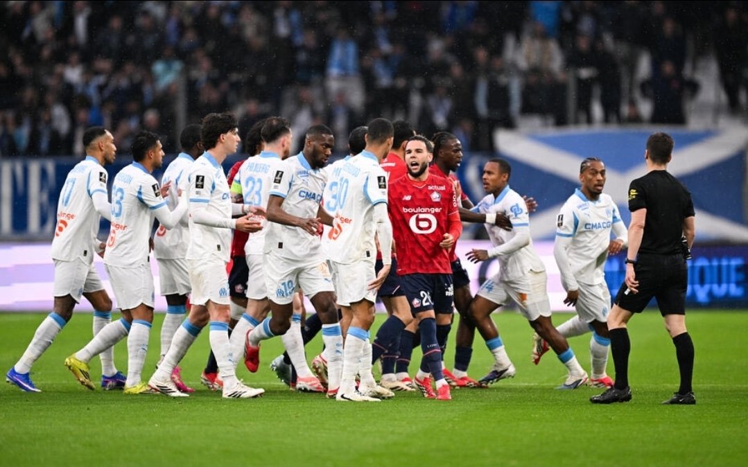 mathis_football's tweet photo. 🚨 Dans son debrief traditionnel des décisions prises lors du week-end en Ligue 1, la direction de l'arbitrage n’a pas réagi aux situations litigieuses du match OM-Lille. 🤨
🗞 @RMCsport
#TeamOM #OMLOSC https://t.co/4dcgRx4a6L