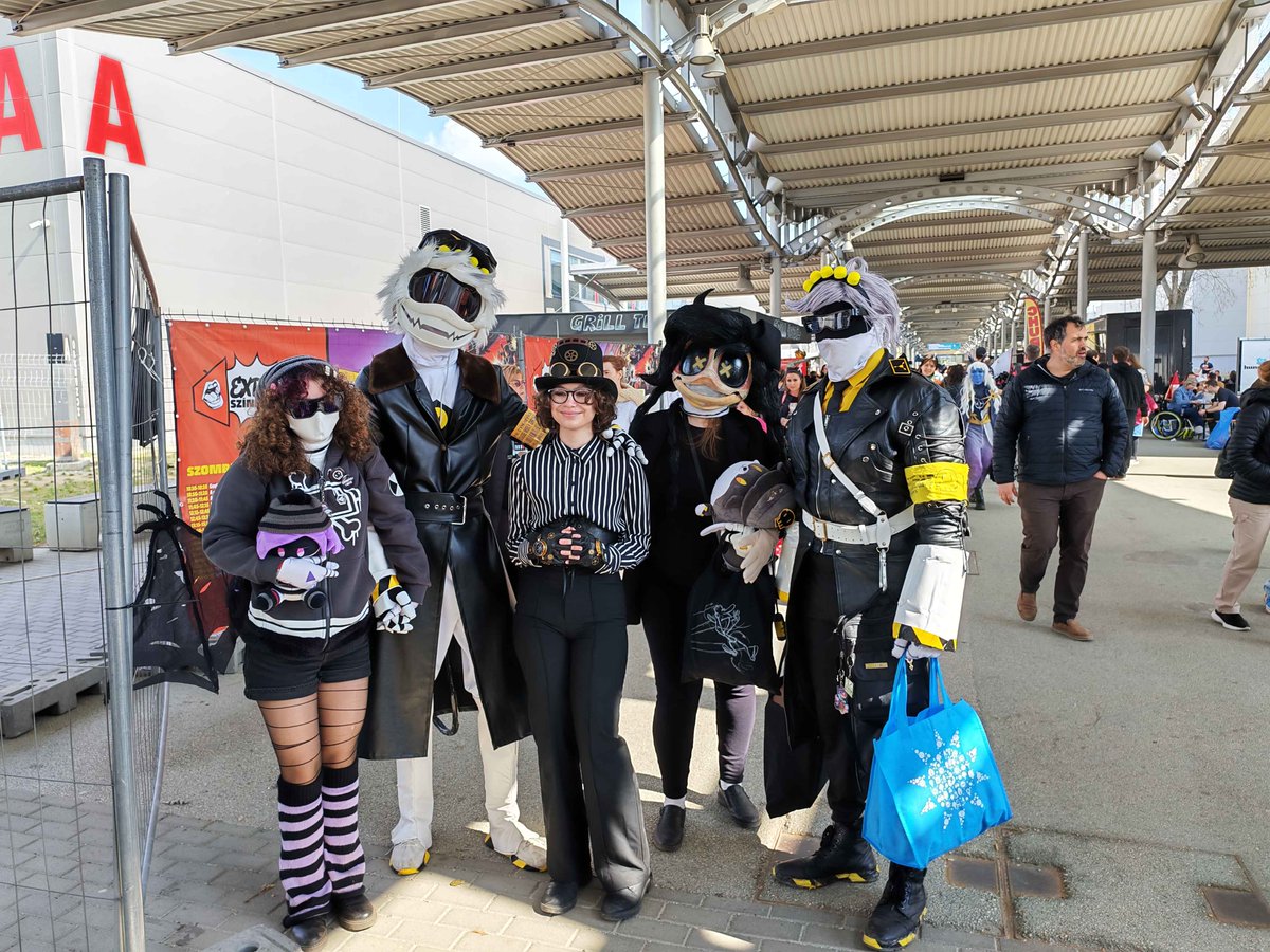 InvaderNik's tweet photo. Giggle
#budapestcomiccon https://t.co/hevooKlUKw