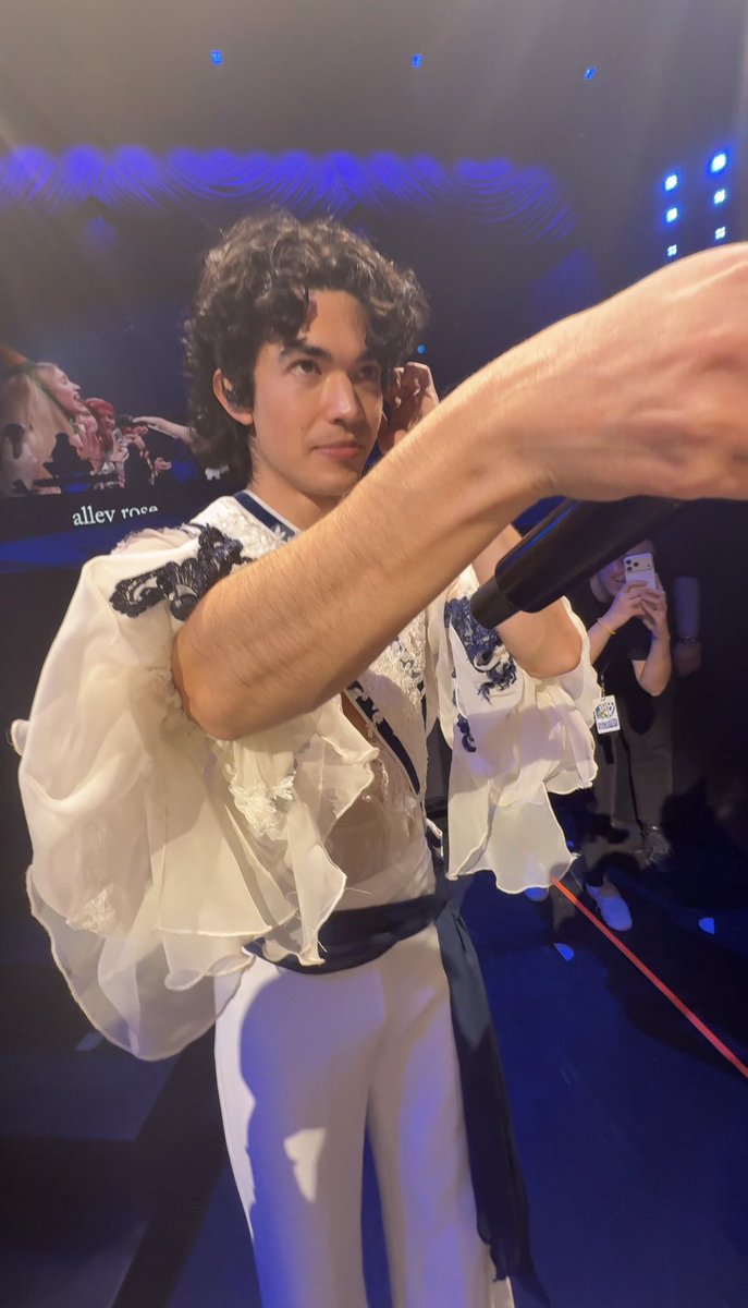 djonangray's tweet image. #takemeback