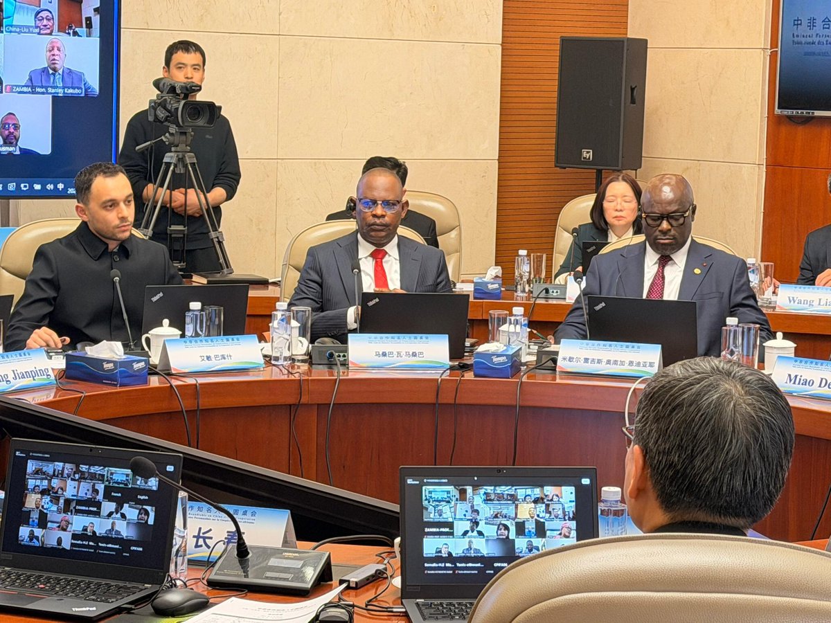 MinEmploiTraRDC's tweet image. #EMPLOI
#INFOS 25.03.2026
#CHINE

Coopération Chine–Afrique : la RDC plaide pour un partenariat axé sur l’emploi et la transformation locale

Le Ministre de l’Emploi et Travail, Ferdinand MASSAMBA WA MASSAMBA, a pris part, ce 25 mars 2026 à la Cité Interdite de Pékin, à la table