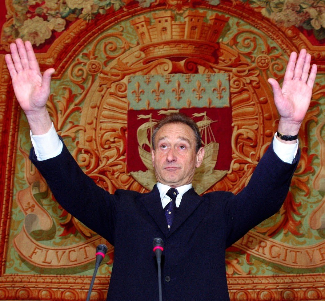 2001 Live tweet media