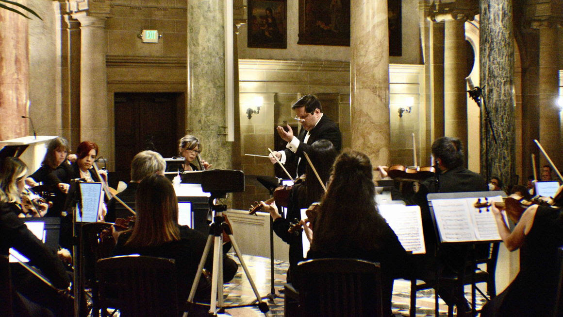 'Al Partir,' by Yalil Guerra. USA premiere, performed by the Guerra String Orchestra, Yalil Guerra, conductor. #FYC

#yalilguerra 🎼 #conductor #composer 🧑🏻‍🏫 #professor 🧐#PhD 🎙#musicalproducer 🎸#guitarist 🎤 #rycyproductions 
f.mtr.cool/ljukimkogo