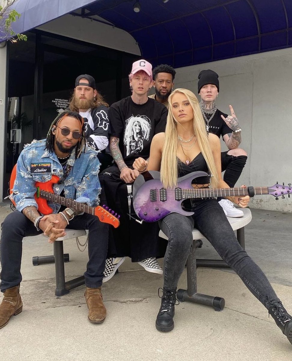 mandy 🗝️🏨😈 tweet media