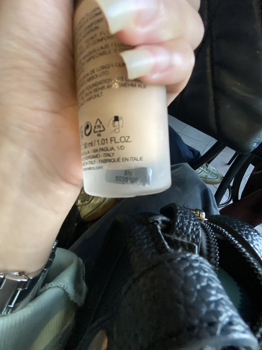 SuperMariooR's tweet photo. wts foundation kiko milano salah shade, baru pake sekalii. harga asli 380 jual 340 nego https://t.co/riklCgfdmP