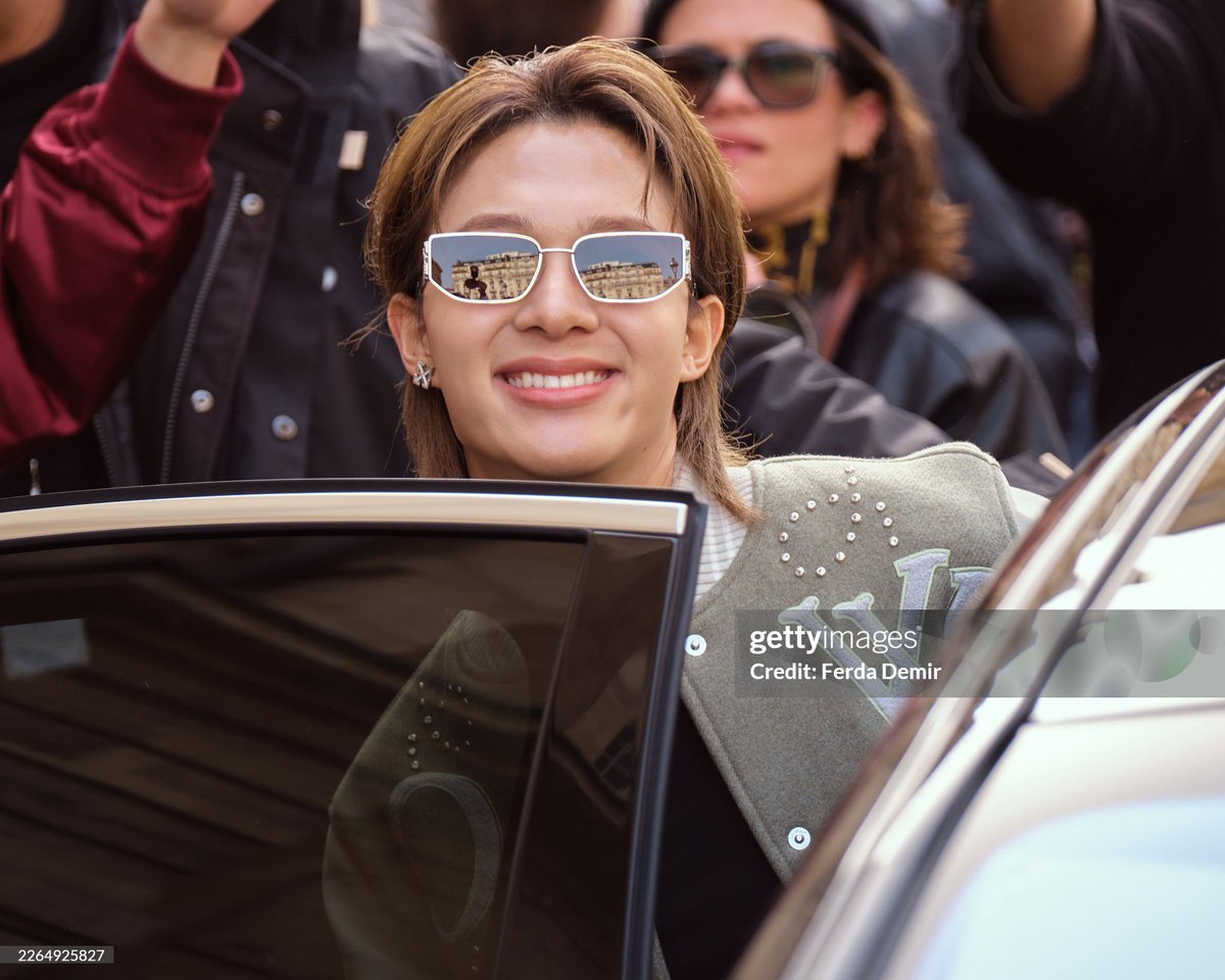 NuNewFanStation's tweet image. At Paris Fashion Week, NuNew Chawarin dominates the spotlight, standing tall as Off-White’s Top 1 EMV influencer this season. A moment of pride, power, and unstoppable influence. An iconic debut🔥✨

#OffWhiteFW26
#PFW2026

@OffWht #OffWhite
@CwrNew #NuNew