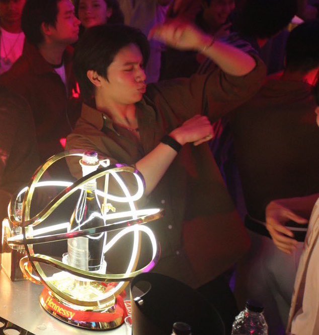 𝑽𝒂𝒍🍓 tweet media