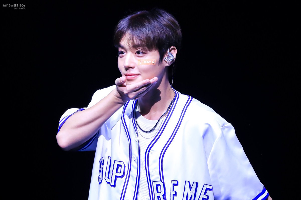훈지곤듀𝜗𝜚 tweet media