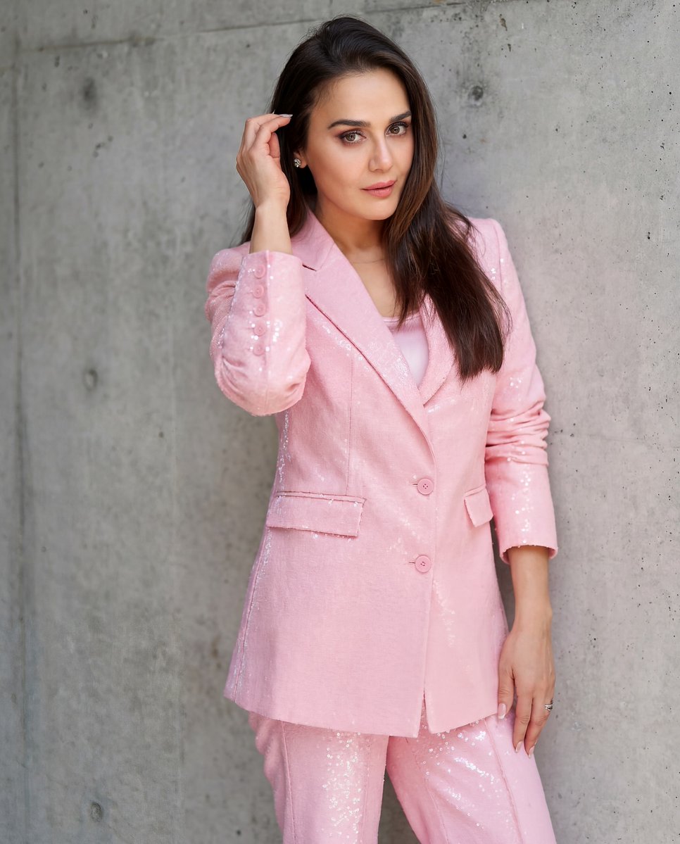 look at herrrrrrr 😭💘

Preity Zinta for Amazon MGM Studios India